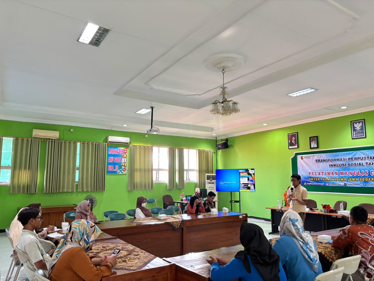 Pertemuan Terakhir TPBIS Pelatihan Menulis Cerpen Berlangsung Penuh Antusias